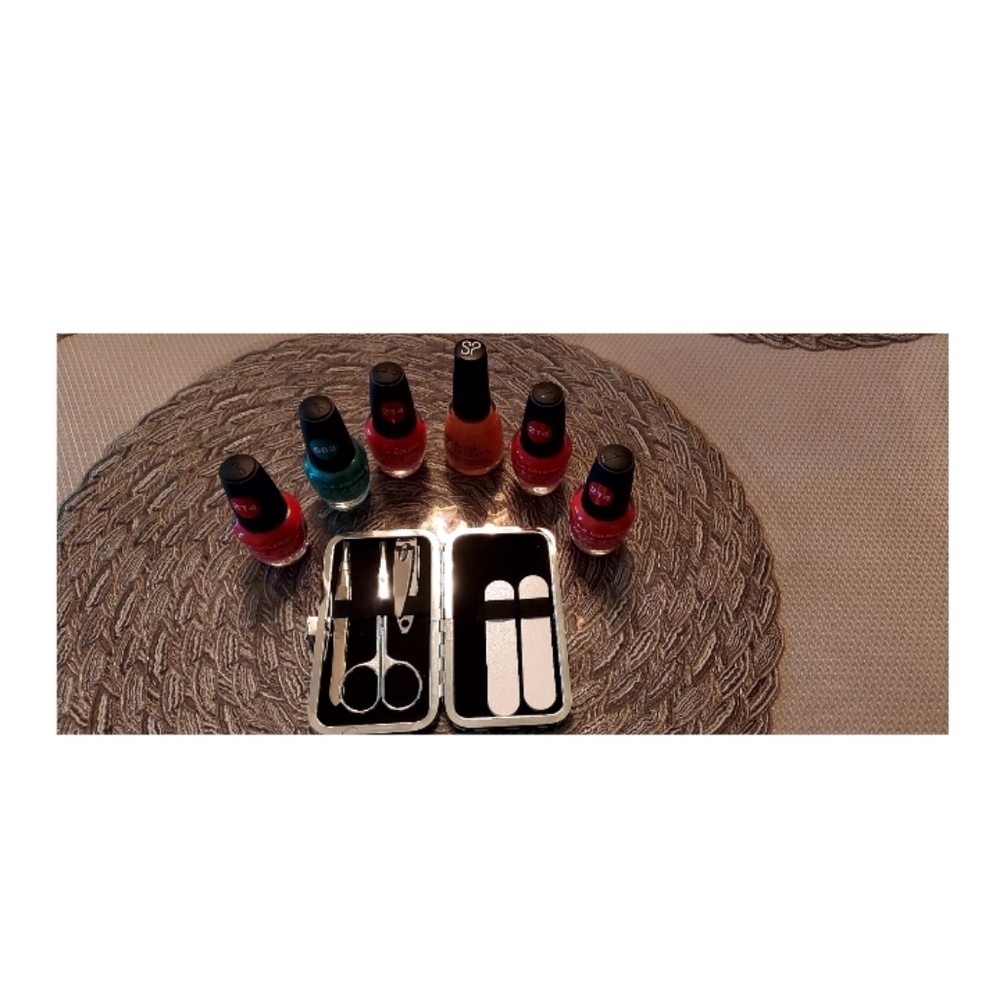 Nail Polish & Manicure Kit